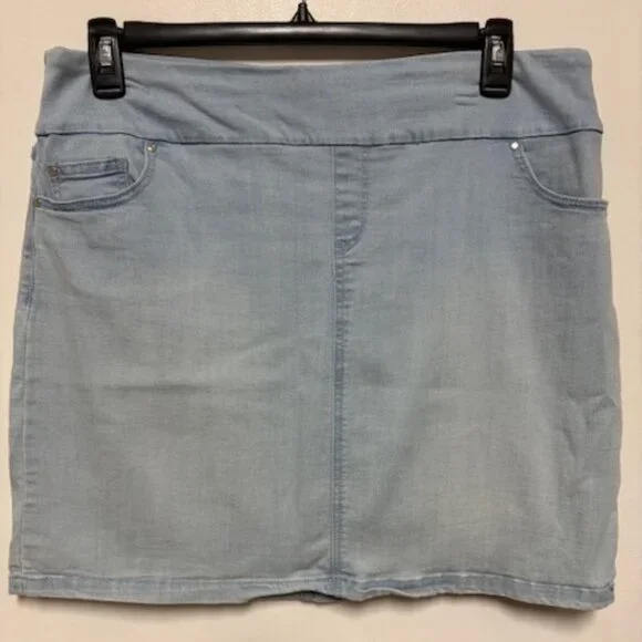 S.C.&CO WOMEN LIGHT BLUE JEAN SKORT. SZ. XL - Picture 1 of 3